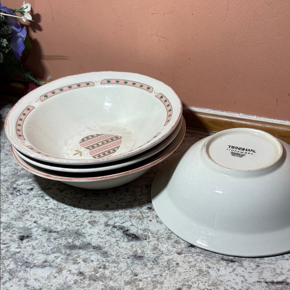 Tienshan Other - Tienshan White and Pink Stoneware Bowl Set 4